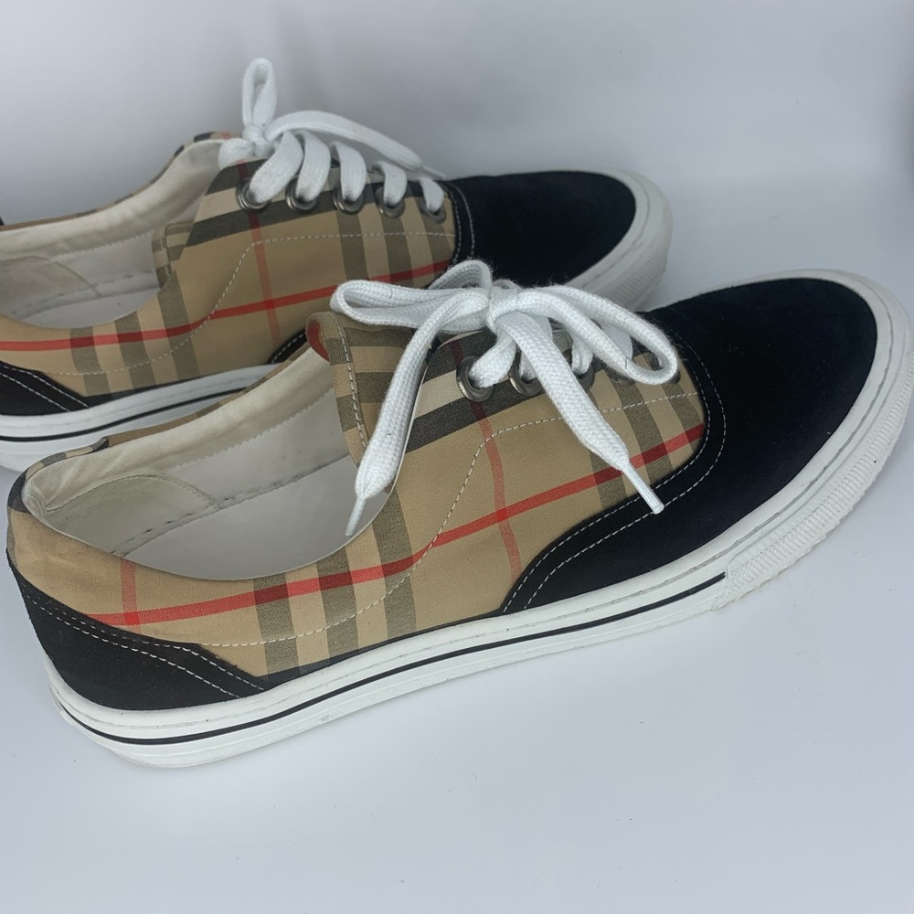 Burberry Sneakers. Vintage check. Used. Size Men’s US 8/ EU 41. 100% Authentic.